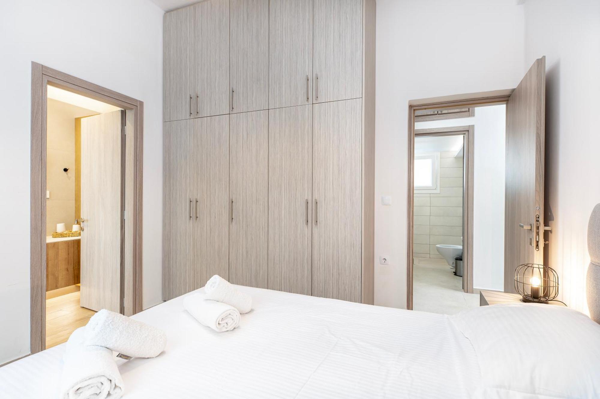 Spacious & Luxe 3br Downtown 1min To Appartement Kos-stad