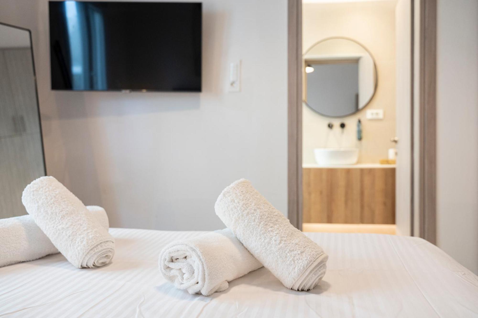Spacious & Luxe 3br Downtown 1min To *