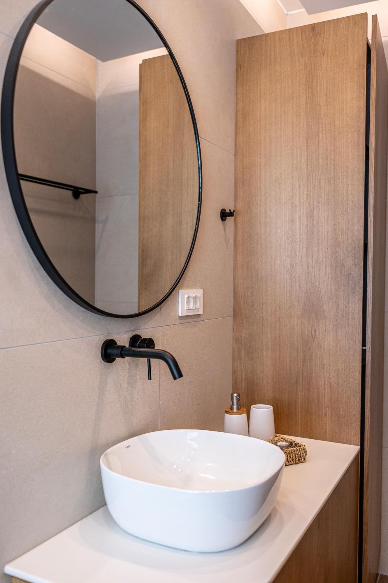 Spacious & Luxe 3br Downtown 1min To *